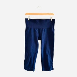 Lululemon Women’s Navy cropped legging